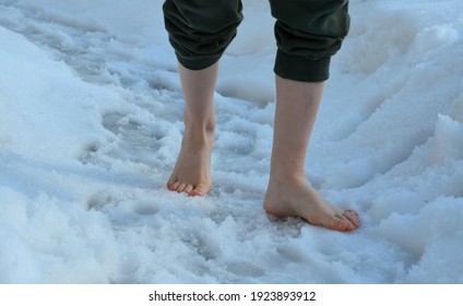 844 Bare foot snow Images, Stock Photos & Vectors | Shutterstock