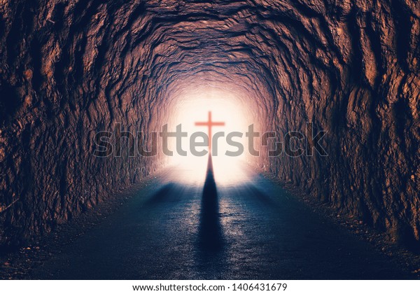 科学と宗教 キリスト教の宗教 イエス キリストの十字架と復活のコンセプトを持つイラスト 死に向かうトンネル の写真素材 今すぐ編集