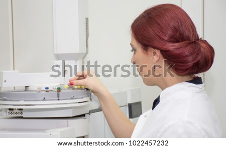 Scientist put the samples on autosampler for analysis.