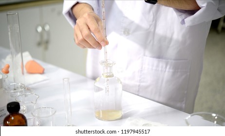 Scientists Are Experimenting With The Amount Of Oxygen In Water In The Chemistry Laboratory.BOD (Biochemical Oxygen Demand)