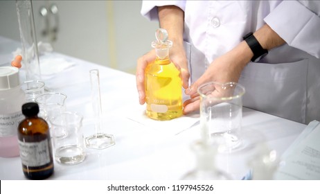 Scientists Are Experimenting With The Amount Of Oxygen In Water In The Chemistry Laboratory.BOD (Biochemical Oxygen Demand)