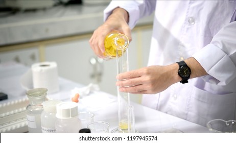 Scientists Are Experimenting With The Amount Of Oxygen In Water In The Chemistry Laboratory.BOD (Biochemical Oxygen Demand)