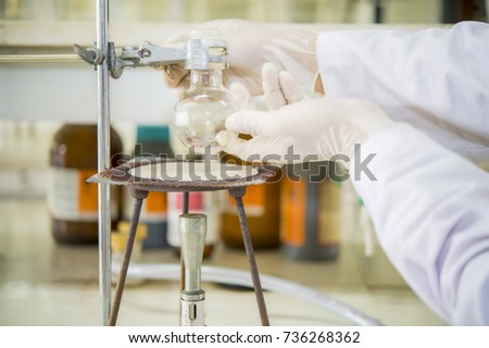 Scientists are holding a round bottom flask condensers camp.