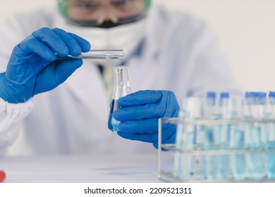 Scientists Work With In Vitro Reagents In Laboratories And Draw Conclusions From Their Research.