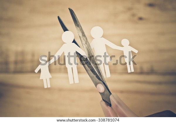 Scissors cutting paper cut of family / Broken\
family concept /\
divorce