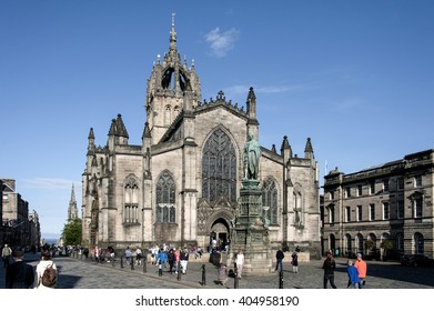 Scotland Edinburgh Street Scene People Tourists Stock Photo 404958190 ...