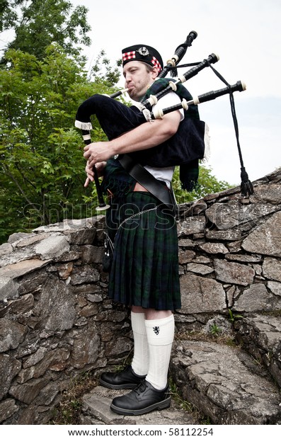 bagpipe player formatting