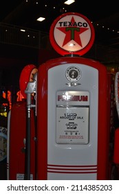 Scottsdale Arizona 1-25-2022 Vintage lighted Texaco gas pump