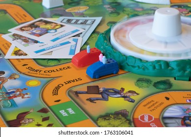 Scottsdale, AZ, USA - 15 June, 2020: Game Pieces Are Set Up To Begin A Game Of Life As The Spinner Whirls. The First Decision Point: Start Career Or Start College.