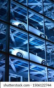 Scottsdale, AZ / USA - Sept 15 2019: CARVANA Car Vending Machine In Glass Tower