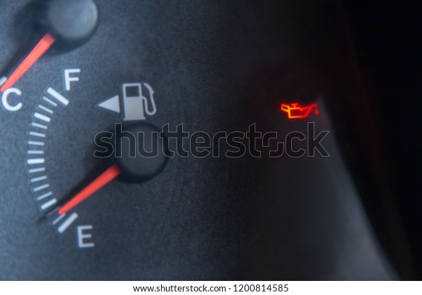 Screen display of car\
status warning light on dashboard panel symbols which show the\
fault indicators\
