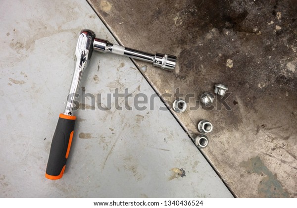 screw key in\
factory