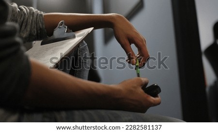 Script Supervisor waits with Clipboard