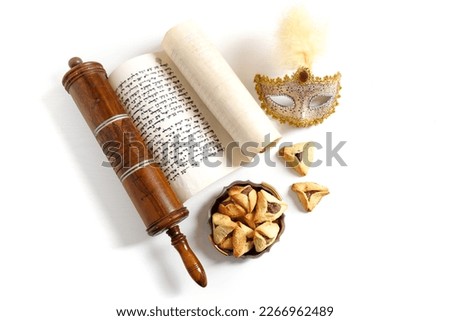 The Scroll of Esther and Purim Festival objects (rattles, masquerade mask, Hamantaschen) on white background. Top view Foto stock © 