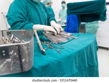 scrub nurse prepare medical instruments for surgery