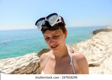 Scuba Diver Woman Can't See Because Of The Sun