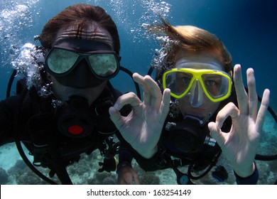 Scuba Divers Showing Ok Signal Underwater Stock Photo 163254149 ...