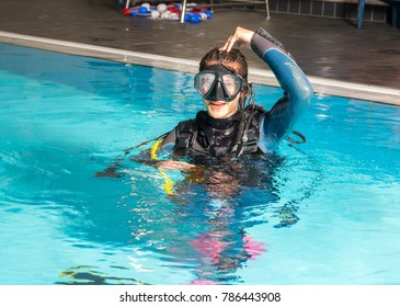 Scuba Diving Course Pool Teenager Girl Stock Photo 786443908 | Shutterstock