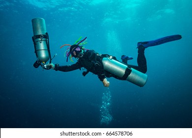 Scubadiver in a sidemount configuration of equipment