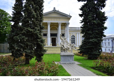 Sculptural group Laocoon to the archaeological museum, Odessa, Statue of Laocoon and his Sons, called the Laocoon group. beautiful building, rest, tourism, travel. editorial, Odessa, Ukraine, 2017