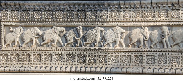 sculptures Ahilyabai temple Maheshwar India