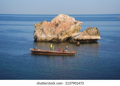 SEA GADANI View,Peoples On Boat