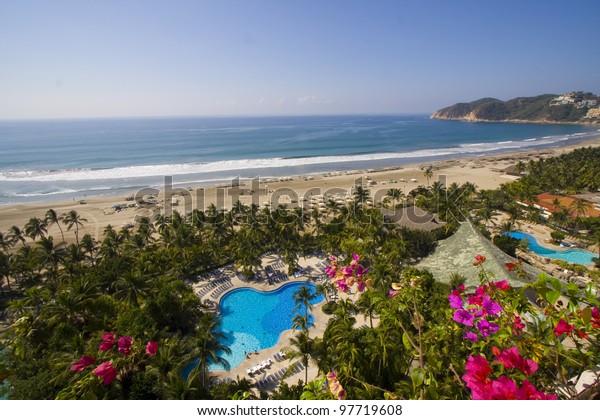 sea view hotel\
room in Acapulco/Pool and\
sea/