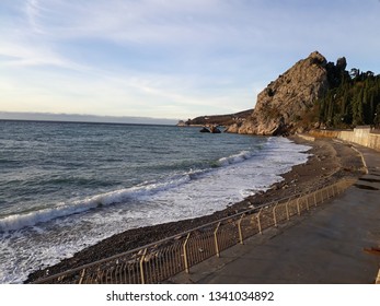 The sea and the waves