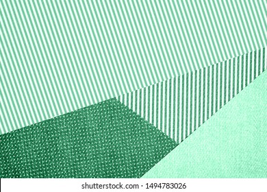 Texture papier vert rayé.COLOR TREND 2020 Néo ment. Arrière-plan abstrait nouvelle couleur menthe. Texture papier Vert mousse de mer. : photo de stock
