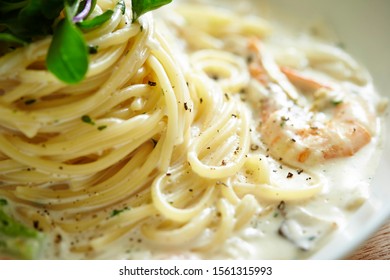 Seafood And Cream Sauce Spaghetti 