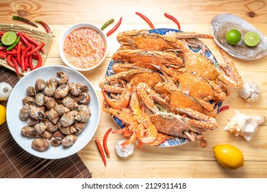 Seafood dish, steamed and cooked blue crab and areola babylon or spotted babylon , served with Thai spicy and sour seafood dipping sauce.