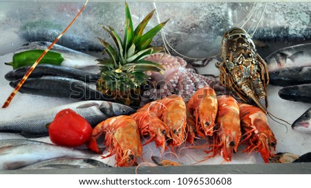 Seafood fish shrimp crabs.
