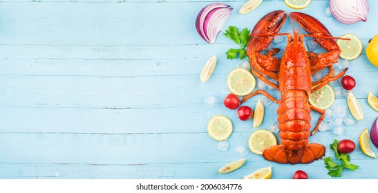 Seafood Feast，Lemon And Fresh Boston Lobster On The Ice