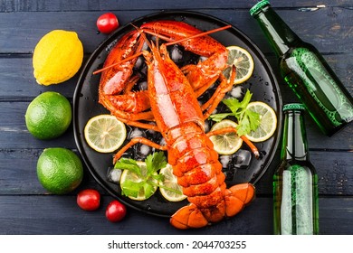 Seafood Feast，Lemon And Fresh Boston Lobster On The Ice