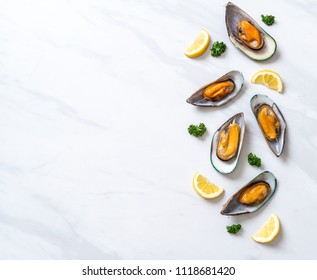 seafood mussels with lemon and parsley