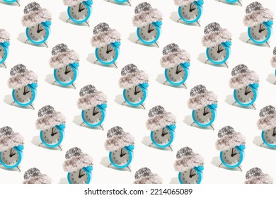 Seamless Pattern Of Blue Retro Alarm Clocks With Knitted Winter Hat, Show 2 O'clock. Changing Clock From Summer Time To Winter Time. Shifting The Clock Hands Back In Autumn.