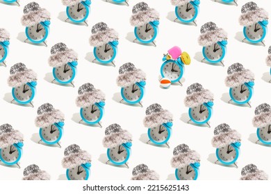 Seamless Pattern Of Blue Retro Alarm Clocks Show 2 O'clock And One Shows 3. Changing Clock From Summer Time To Winter Time. Shifting The Clock Hands Back In Autumn.