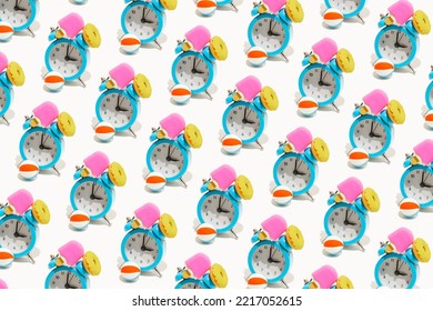 Seamless Pattern Of Blue Retro Alarm Clocks With Summer Things, Show 3 O'clock. Changing Clock From Winter Time To Summer  Time. Shifting The Clock Hands In Spring.