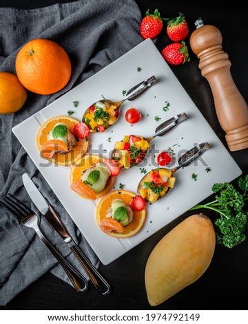 Seared Scallops with Tropical Fruit Salad