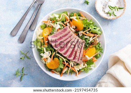 Seared tuna asian style salad with oranges and crunchy noodles