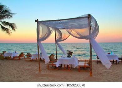 Seaside Dining Tables And Chairs In The Sunset