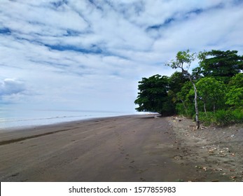 seaside view with cloudy sky