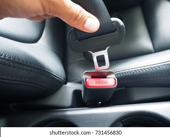 seat belt locker in car