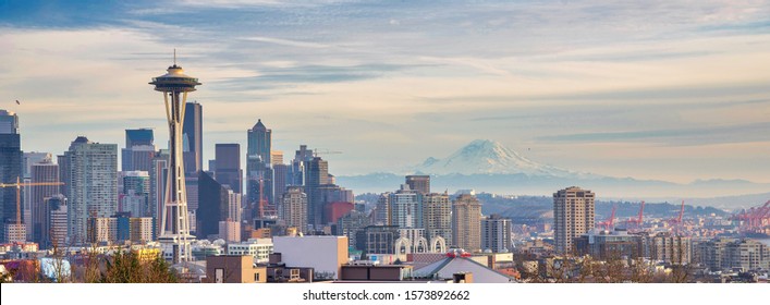 Seattle city view from Kerry park before sunset