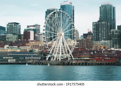 SEATTLE, UNITED STATES - Jan 02, 2018: Landscape photo of the Seattle Great Wheel