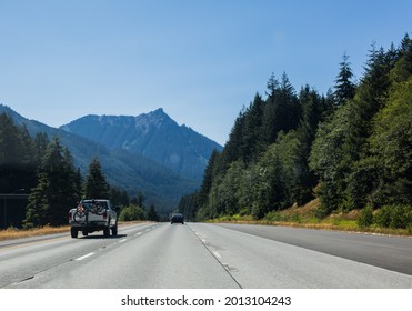 Seattle, WA, USA, 7 23 2021 Half Empty Highway I-90w At 5pm While I90e Was Fully Blocked Due To The Forest Fires On A Hot Sunny Day