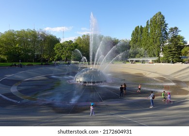 Seattle, WA, USA - June 11, 2022:  The International Fountain, Designed By Tokyo-based Architects Kazuyuki Matsushita And Hideki Shimizu During 1961–1962 For The Century 21 Exposition.