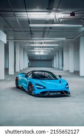 Seattle, WA, USA
November 5, 2021
McLaren 765 LT in blue inside a parking garage