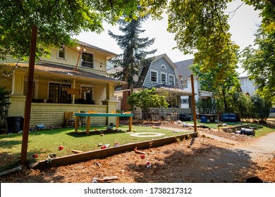 Seattle, Washington / USA - August 18th 2018: A Shot Of The Front Lawn Of A UoW Univeristy Of Washington Frat House After A Long Night Partying. Showing Signs Of A Mess Left From The Party In Seattle