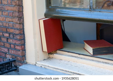 Second use of an old book to keep the window open close up